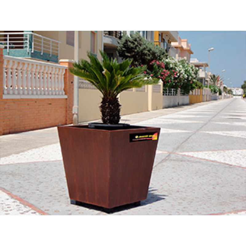 Jardinera piramidal inversa en corten